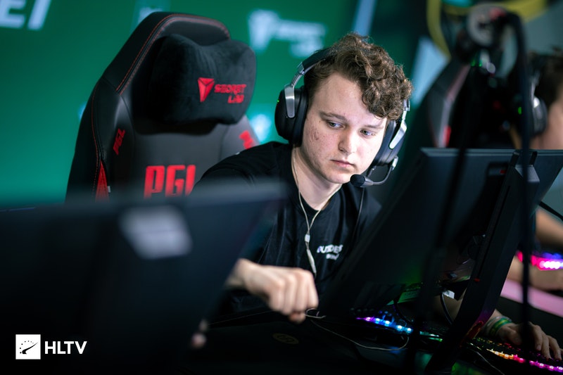 Outsiders прошла в этап Legends на PGL Major Antwerp